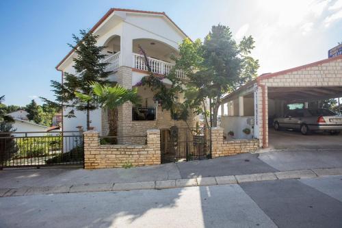 Apartments Jaksa - image 14