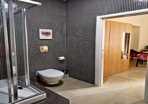 Artistic Charming House - image 9