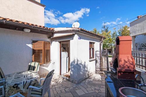  Apartment House Cukon in Pomer