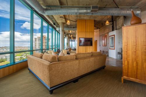 Grand Penthouse with Epic Views Pools & Hot Tubs condo - image 10