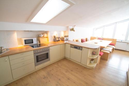 Three Bedroom 2 Bath Apt Mari Alm next to ski lift