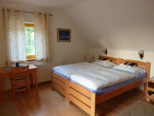 1 king bed, 1 twin bed