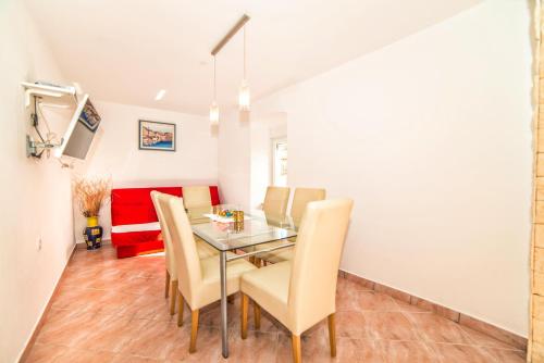 Apartments Salčinović 1031 - image 6