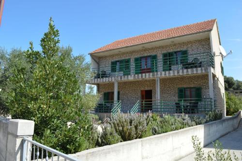  Apartmants Albina, Pension in Brodarica