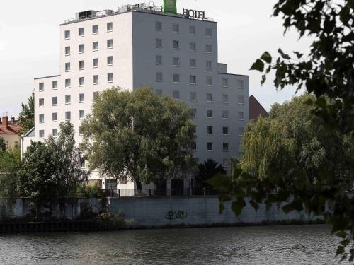 ibis Styles Berlin Treptow - image 2
