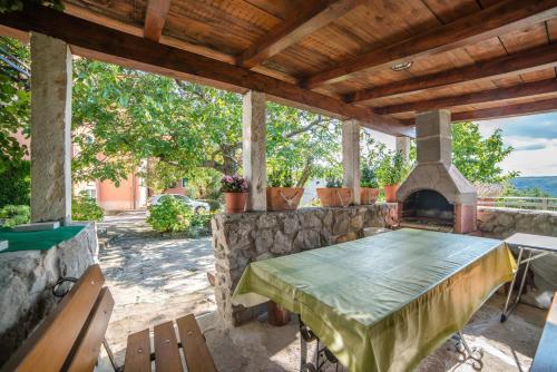  Apartment Pud Oreh 306 in Roč