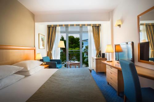 Double or twin room, superior, sea side