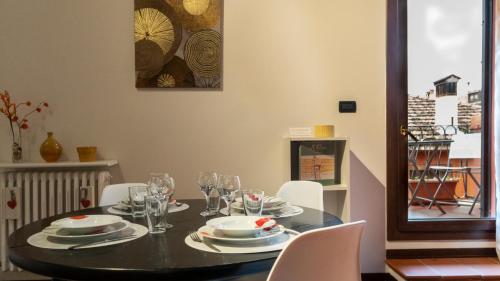 One-Bedroom Apartment image 9
