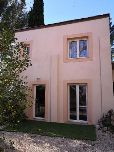 Maisonnette indépendante gîte à louer Roquevaire