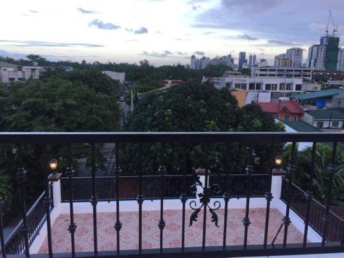 Cozy Condo in Cubao with AC, Fast Wifi & Netflix