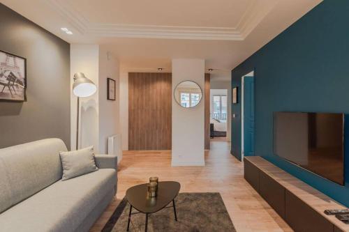 Arty Paris apartment Disneyland 3