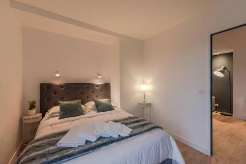 Arty Paris apartment Disneyland 5