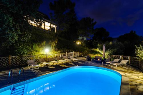 Úszómedence, Villa Mery, sui colli della riviera di Rimini in Mondaino
