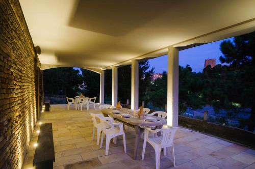 Létesítmények, Villa Mery, sui colli della riviera di Rimini in Mondaino