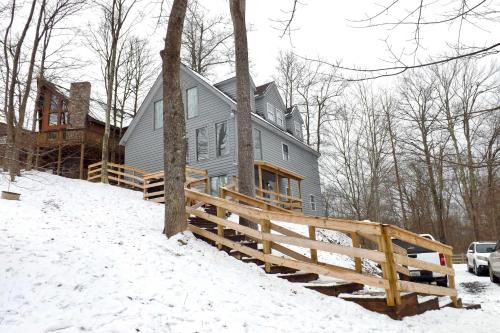 Ski-InandSki-Out Ghent Cabin with Mountain Views!