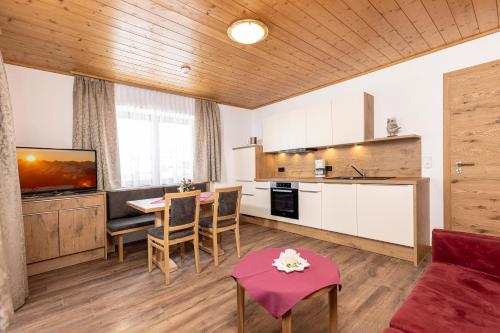 廚房, Appartement Pension Auhof in 凱撒山麓戈英