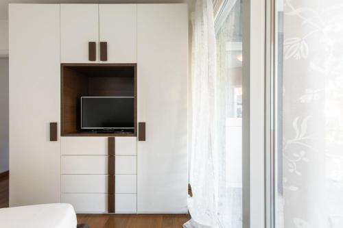One-Bedroom Apartment image 10