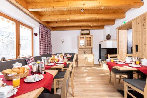 餐廳, Appartement Pension Auhof in 凱撒山麓戈英