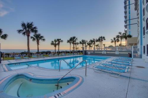 Boardwalk Resort Beachfront Condo by Hosteeva - image 7