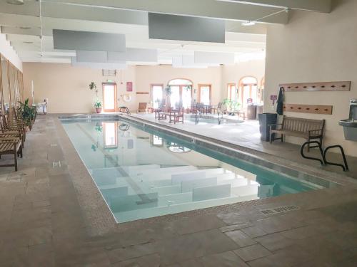 Ski-In Ski-Out 1100 Sq Ft Mountain Escape - Pools condo - main image
