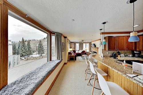 Ski-In Ski-Out 1100 Sq Ft Mountain Escape - Pools condo - image 3