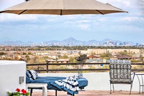 11 Mi to Dtwn Phoenix! Mtn-View Retreat with Hot Tub in Laveen