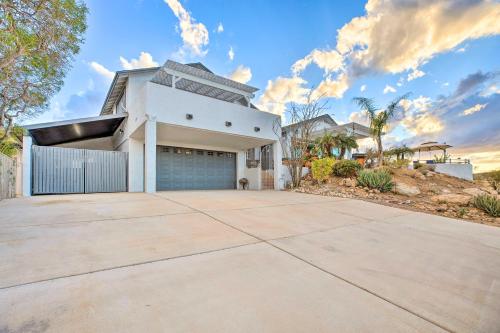 11 Mi to Dtwn Phoenix! Mtn-View Retreat with Hot Tub in Laveen