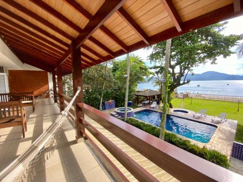 Magnifica casa pe na areia 4 suites c/ ar e piscina in Praia do Lazaro