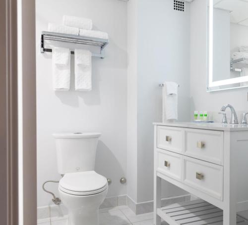 One-Bedroom Suite room in Sawridge Inn and Conference Centre Edmonton South