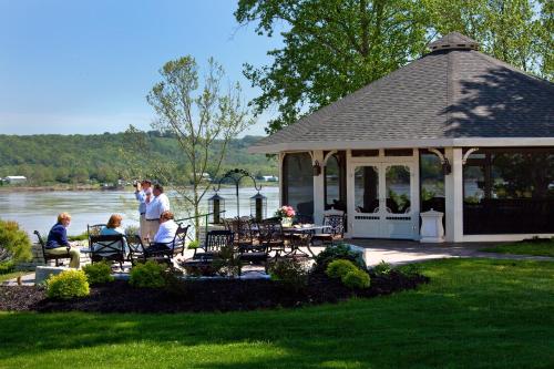 Riverside Inn Bed and Breakfast, Wedding Venue & Events Room Type - Deluxe King Room