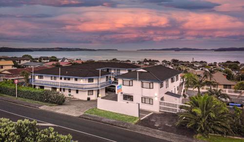 . Snells Beach Motel