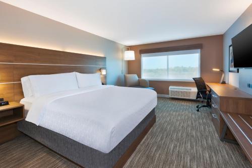 Holiday Inn Express & Suites - Cedar Springs - Grand Rapids N, an IHG Hotel