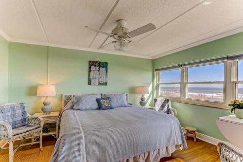 Amelia South - image 7