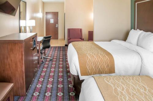 Queen Room with Two Queen Beds and Tub - Hearing Accessible/Non-Smoking