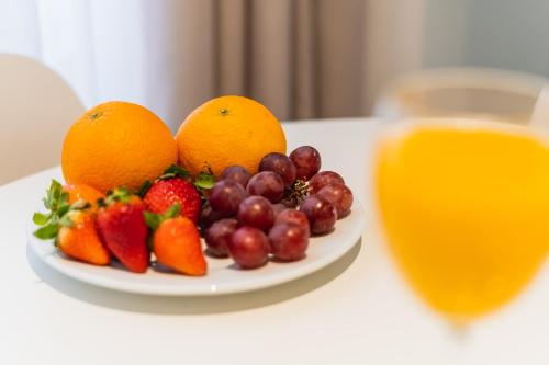 Debambu Larios - image 12