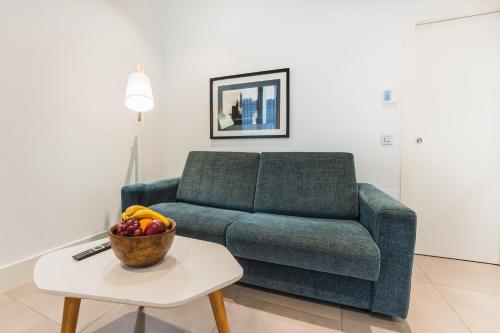 Debambu Larios - image 8