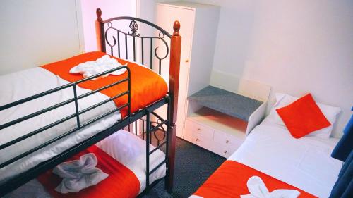 1 queen bed, 1 twin bed, 2 bunk beds