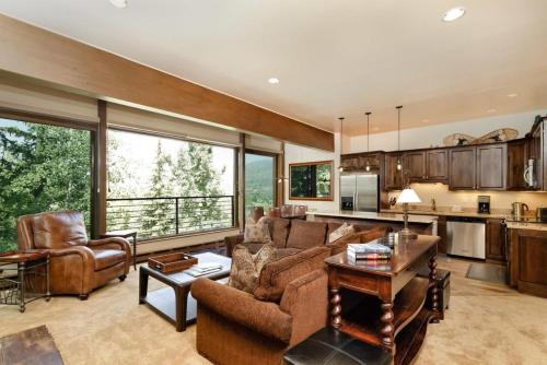 Durant Condominiums Unit C6, Ski-In Condo, 2 Blocks from the Silver Queen Gondola thumb 4
