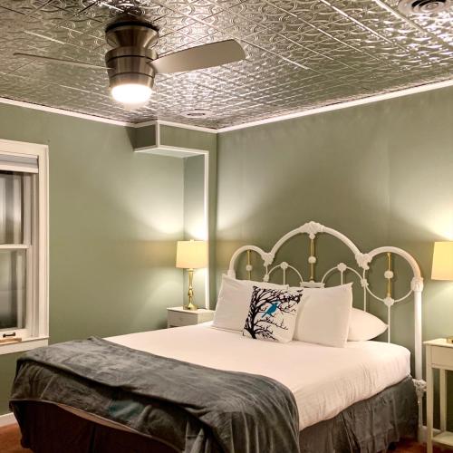 1 queen bed