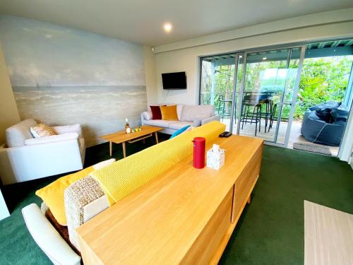 The Secret Life of Colour - Garden Apartment - Waiheke Escapes