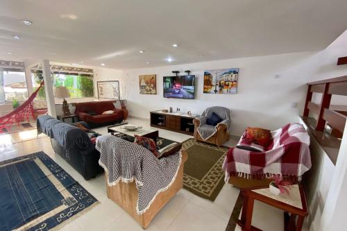 Magnifica casa pe na areia 4 suites c/ ar e piscina in Praia do Lazaro