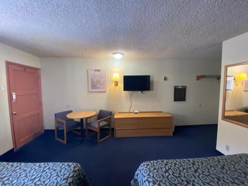 Budget Inn Las Vegas New Mexico - image 6