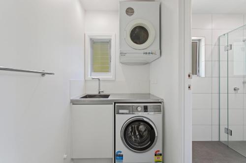 Kohi Point - Ohope Beachfront Holiday Home