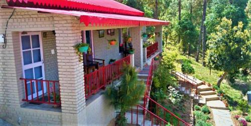 Majkhali woods, Ranikhet, by Himalayan Eco Lodges