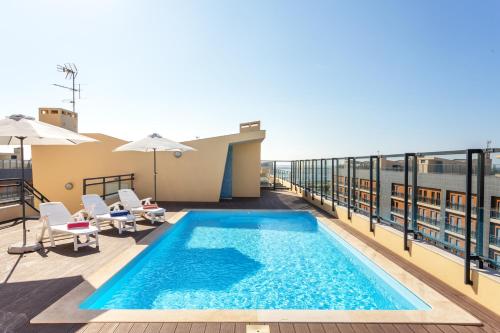 Swimming pool, Privilege Apartment Les Mouettes with Rooftop Pool, Village Marina - Olhao in Olhao