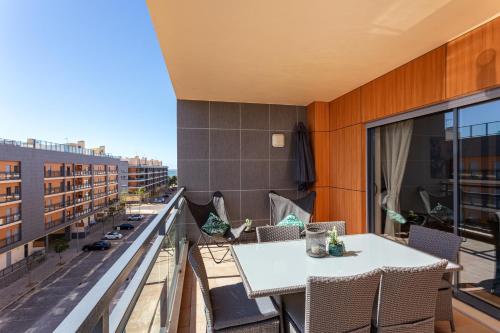 Exterior view, Privilege Apartment Les Mouettes with Rooftop Pool, Village Marina - Olhao in Olhao