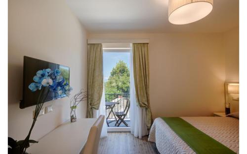 Villa La Peppina. Idyllic sea views farm house. - image 5