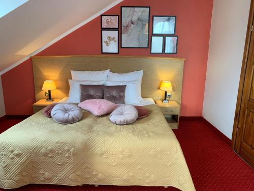 Standard Double Room image 7