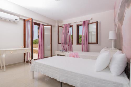 Armonia Seaside Villas