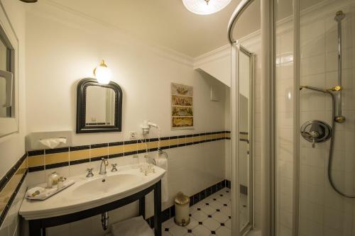 Hotel Belle Epoque - image 4